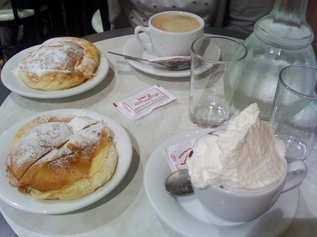 Suís amb nata casolana